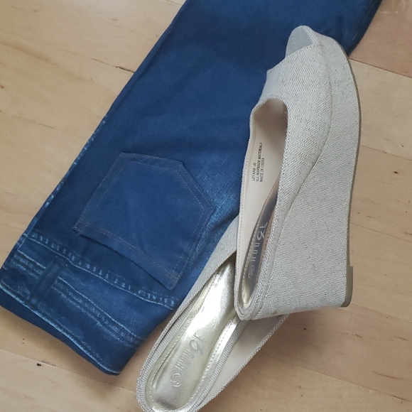 Cuteness 🏖🏕🏜Tan wedge - Picture 5 of 8